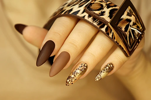 LUVISH NAILS LOUNGE
